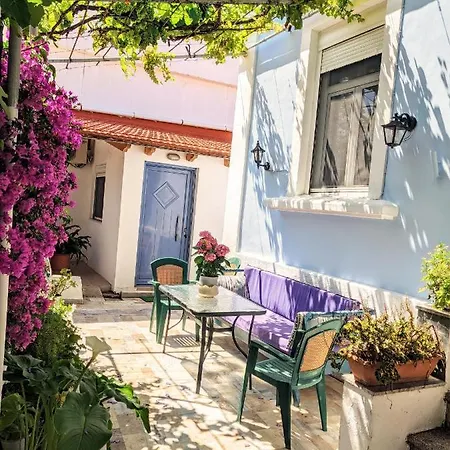 House With Garden In Of Rhodes Semesterbostad