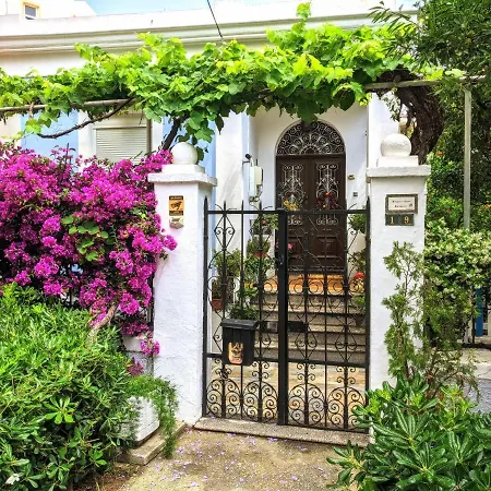 House With Garden In Of Rhodes Hébergement de vacances