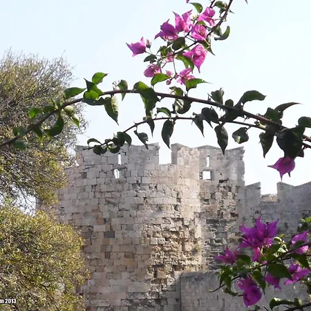 House With Garden In Of Rhodes Ferienhaus