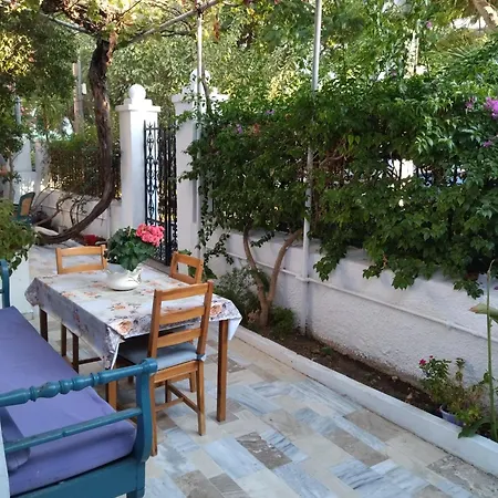 House With Garden In Of Rhodes עיר רודוס