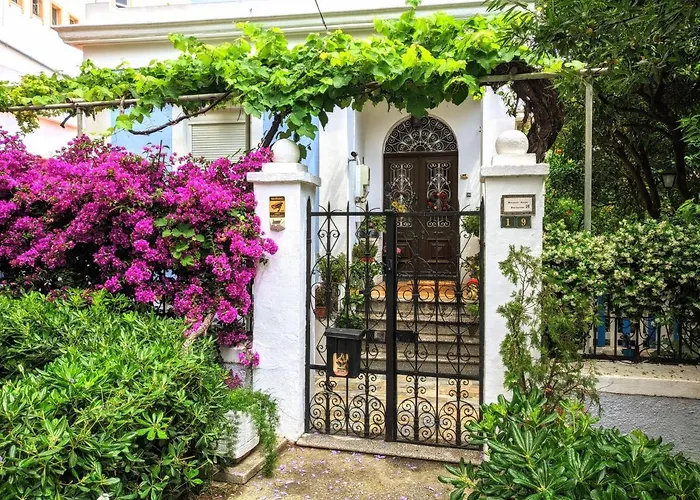 House With Garden In Of Rhodes 別荘