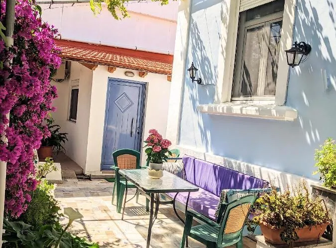 House With Garden In Of Rhodes Feriehus